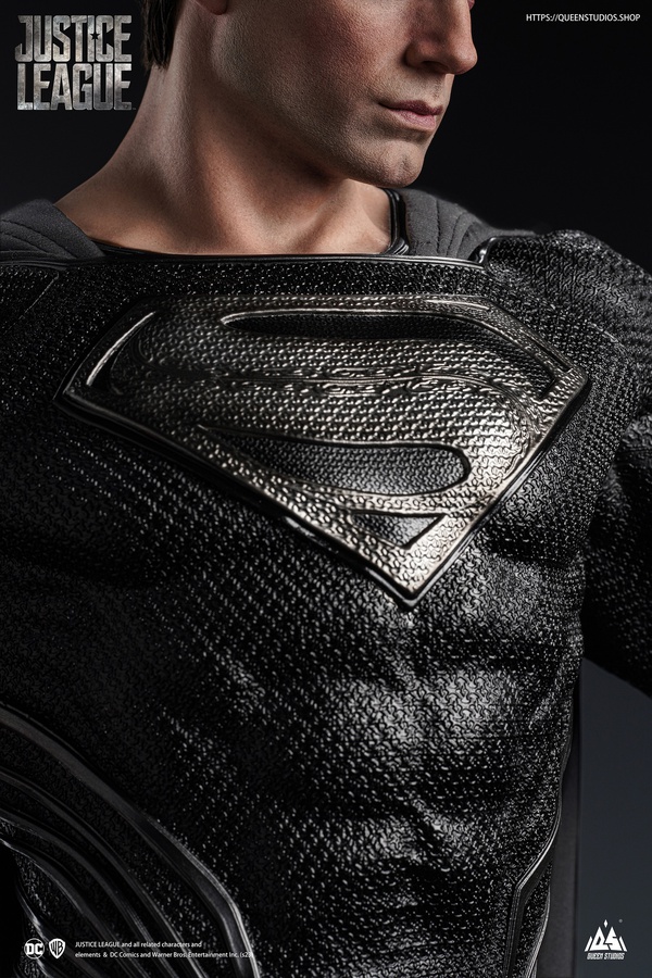 SUPERMAN (HENRY CAVIL) - BLACK SUIT - PREMIUM EDITION