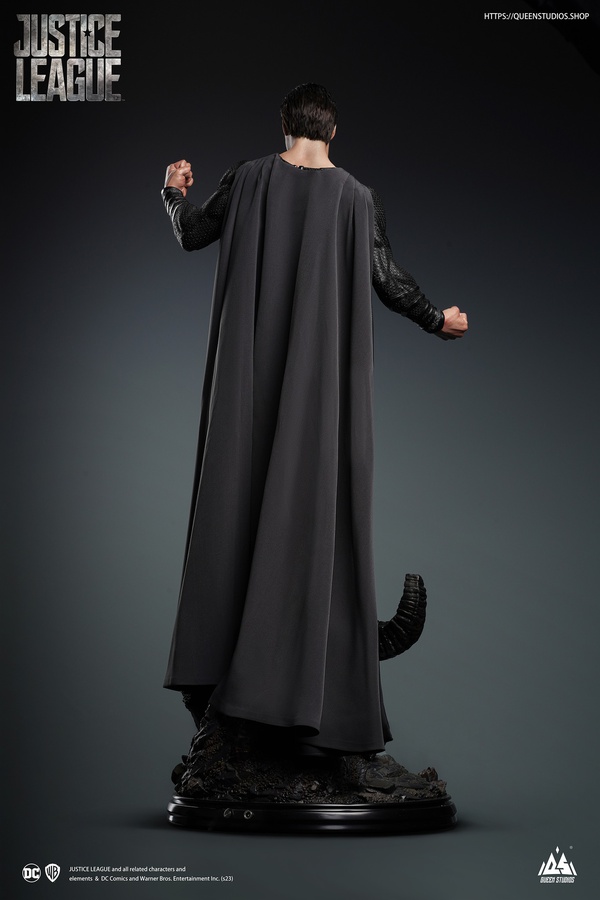 SUPERMAN (HENRY CAVIL) - BLACK SUIT - PREMIUM EDITION