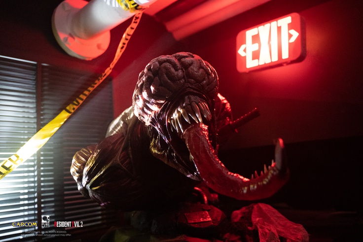 LICKER 1/1 SCALE BUST