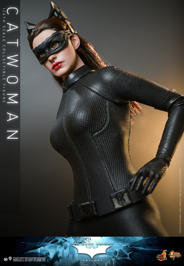 Catwoman (Anne Hathaway)