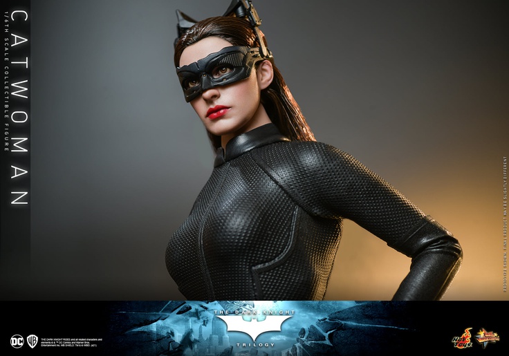 Catwoman (Anne Hathaway)