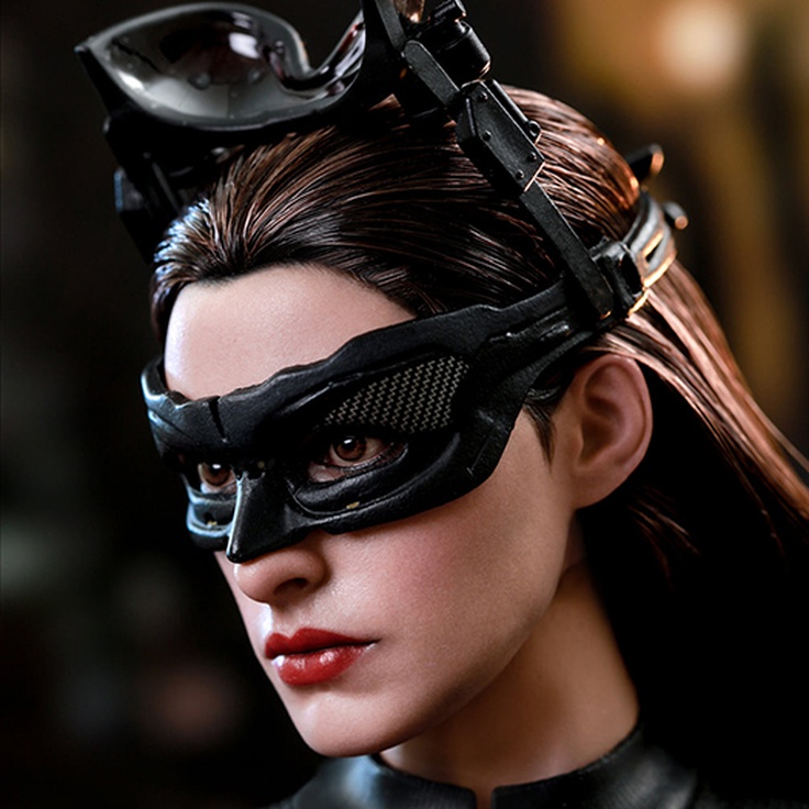 Catwoman (Anne Hathaway)