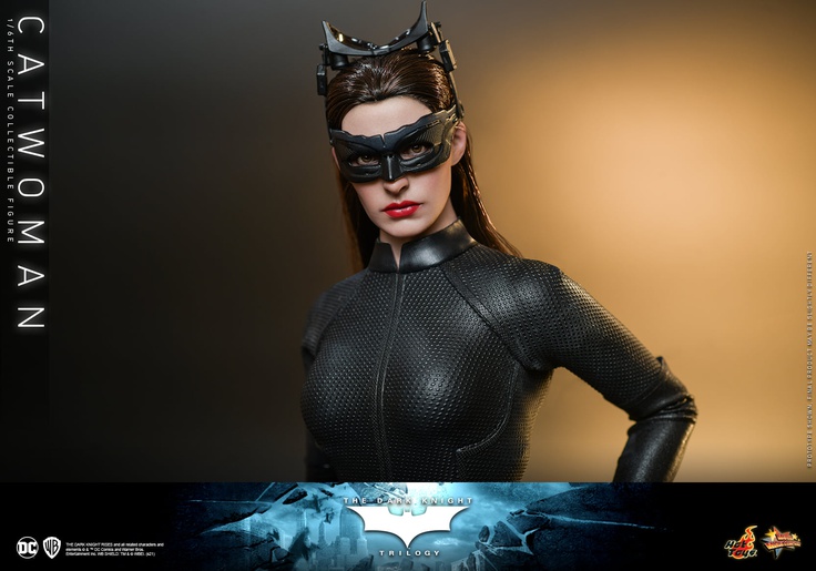 Catwoman (Anne Hathaway)