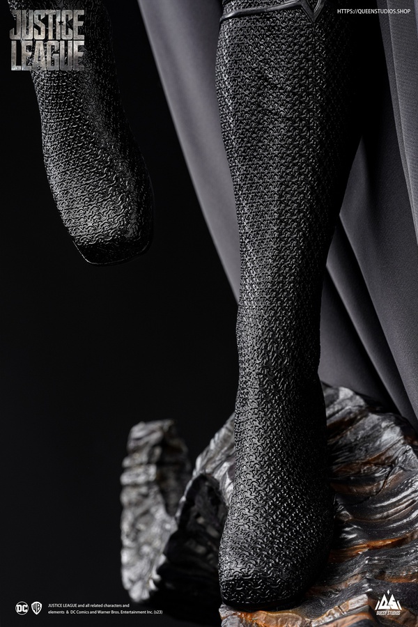 SUPERMAN (HENRY CAVIL) - BLACK SUIT - PREMIUM EDITION