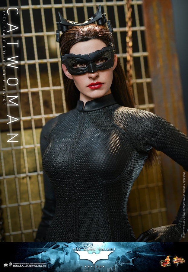 Catwoman (Anne Hathaway)