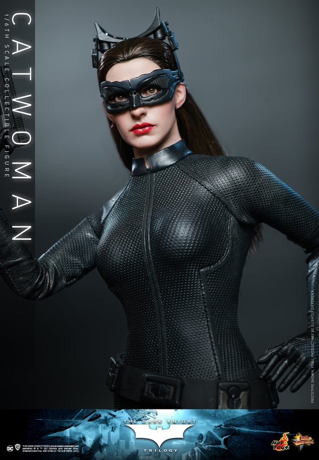 Catwoman (Anne Hathaway)